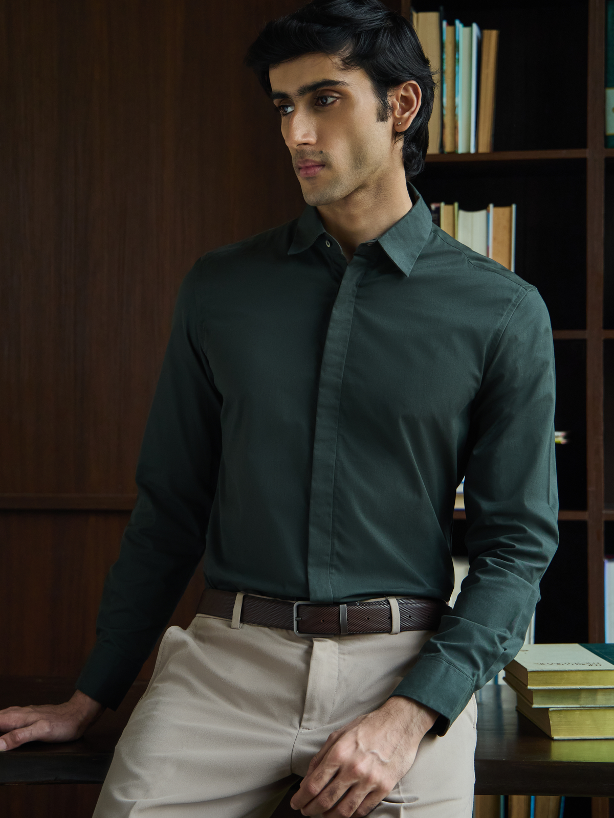 VINCENT-PINE GREEN REGULAR FIT PEACH FINISH COTTON SHIRT